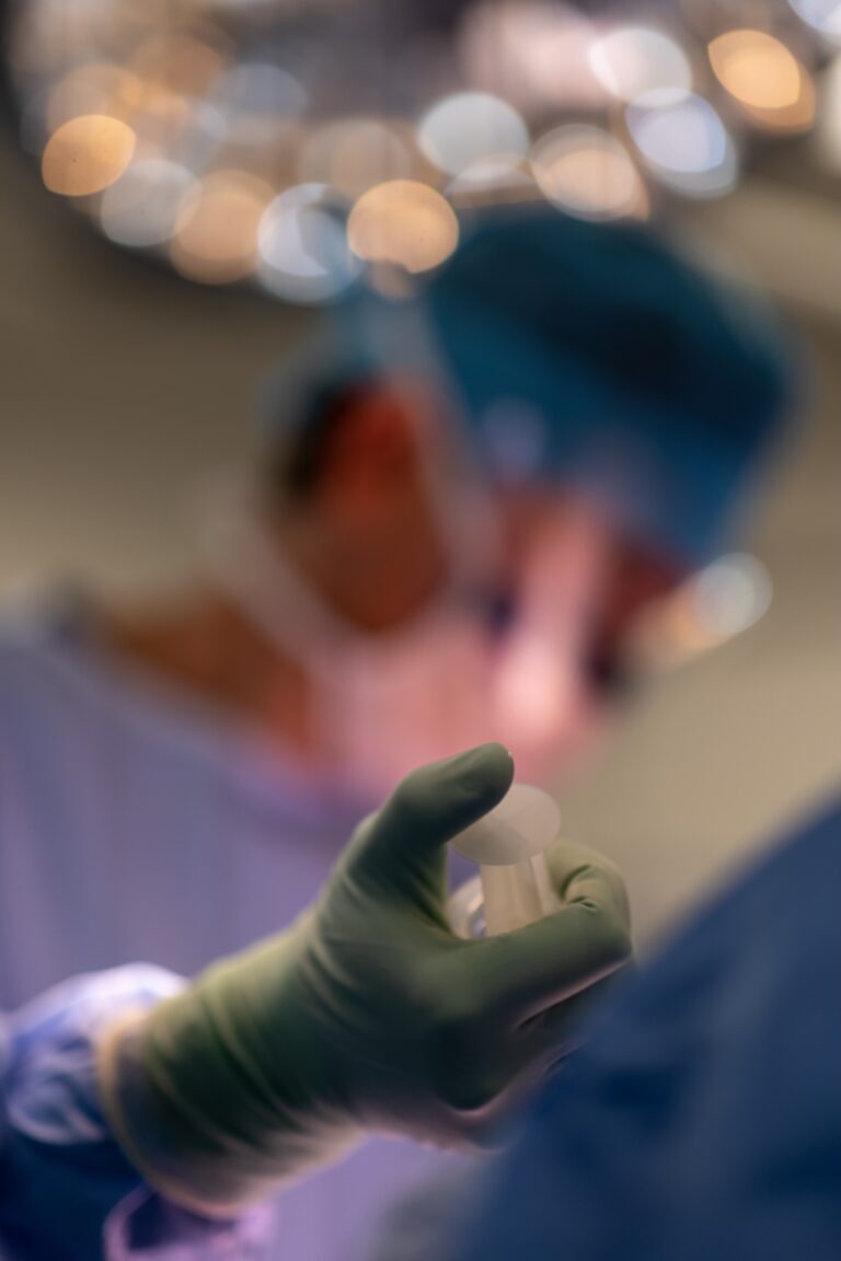 handling instruments during surgery