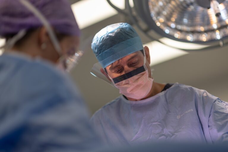 Dr Rodrigo Teixeira in the operating theatre